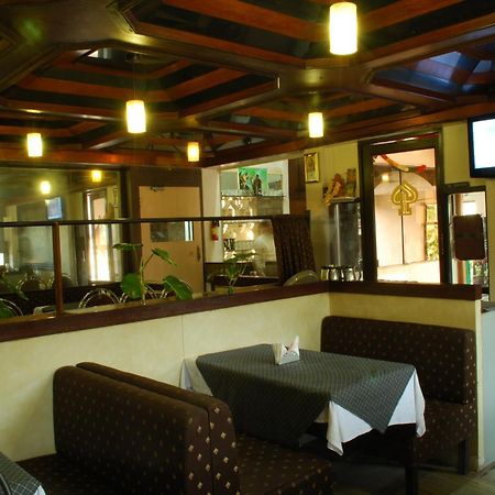 Hotel Golden Palace Pvt Ltd Mumbai  Buitenkant foto