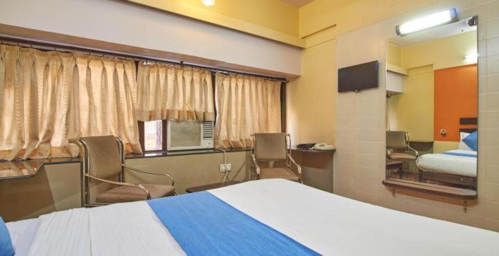 Hotel Golden Palace Pvt Ltd Mumbai  Buitenkant foto