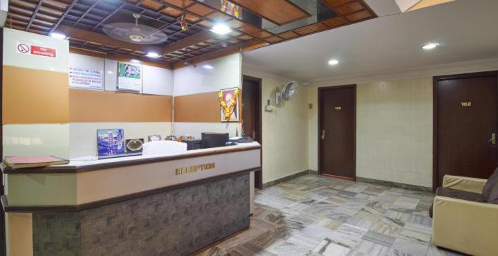 Hotel Golden Palace Pvt Ltd Mumbai  Buitenkant foto
