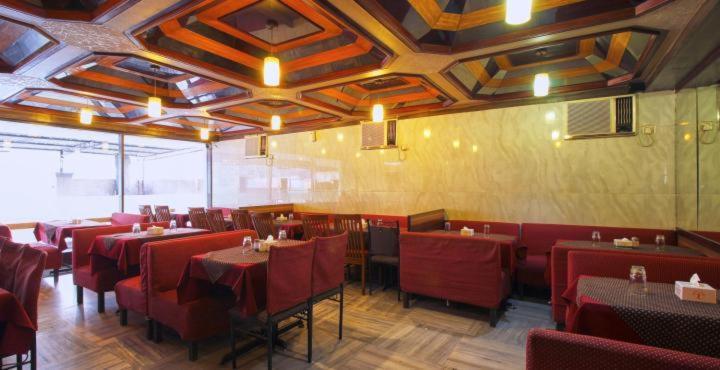 Hotel Golden Palace Pvt Ltd Mumbai  Buitenkant foto