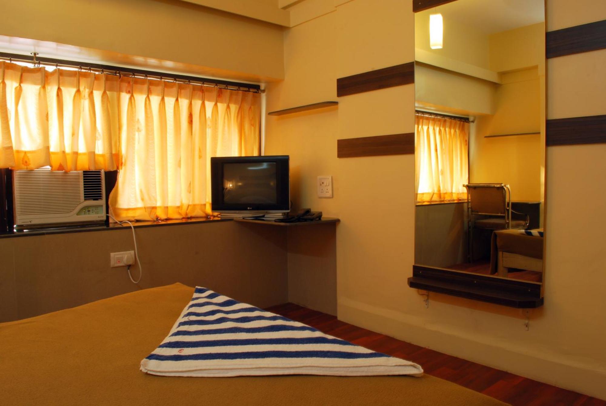 Hotel Golden Palace Pvt Ltd Mumbai  Buitenkant foto