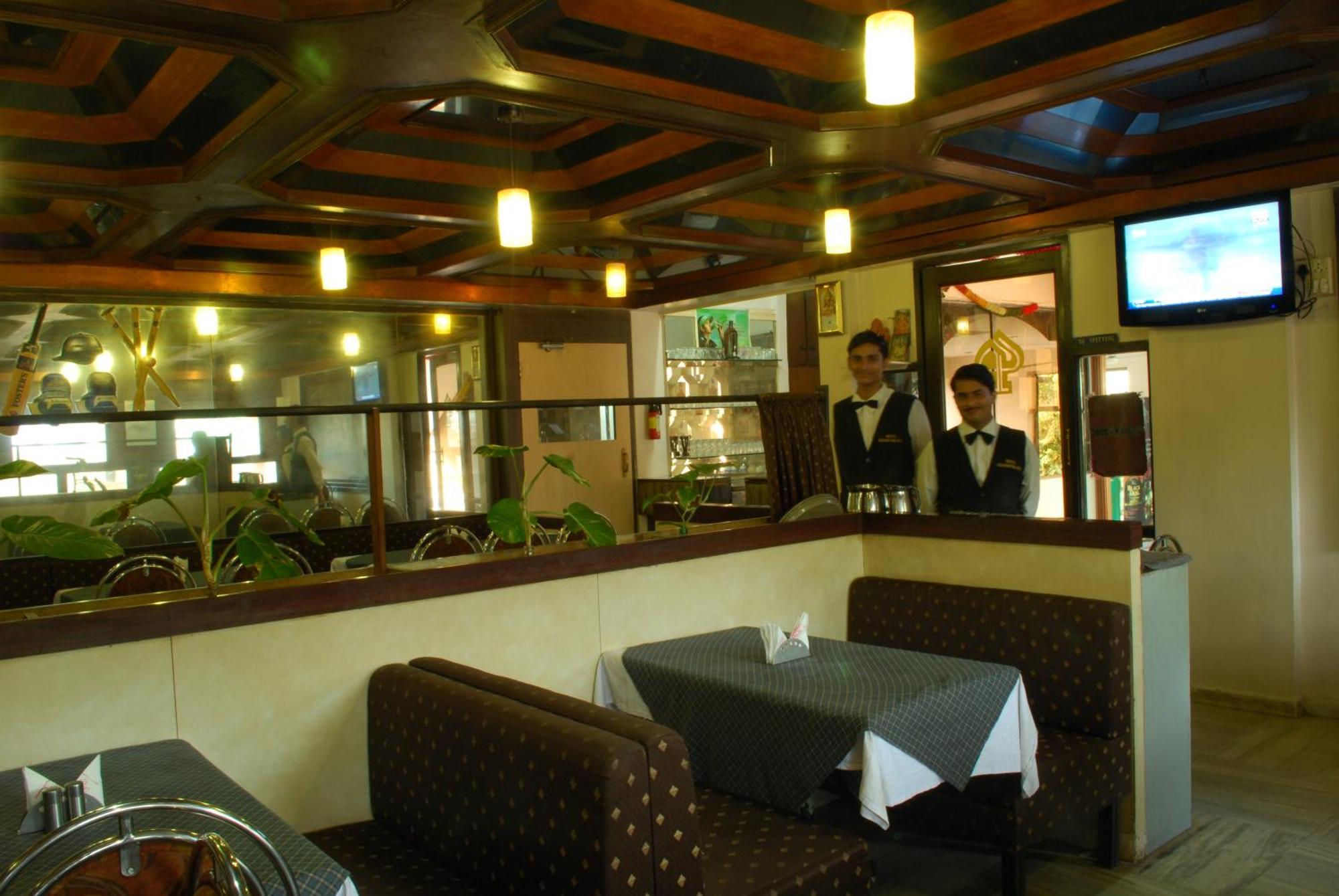 Hotel Golden Palace Pvt Ltd Mumbai  Buitenkant foto